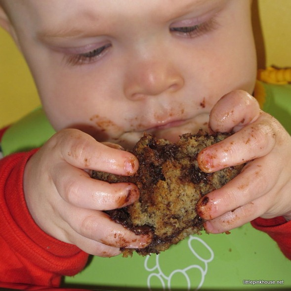 {little fingers & chocolate chip muffins}