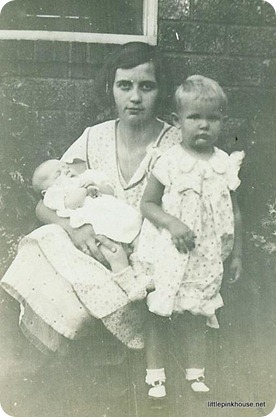 my great grandma Alma Leona with two of her children